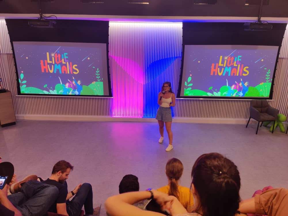 Simina on stage presenting the Little Humans launch